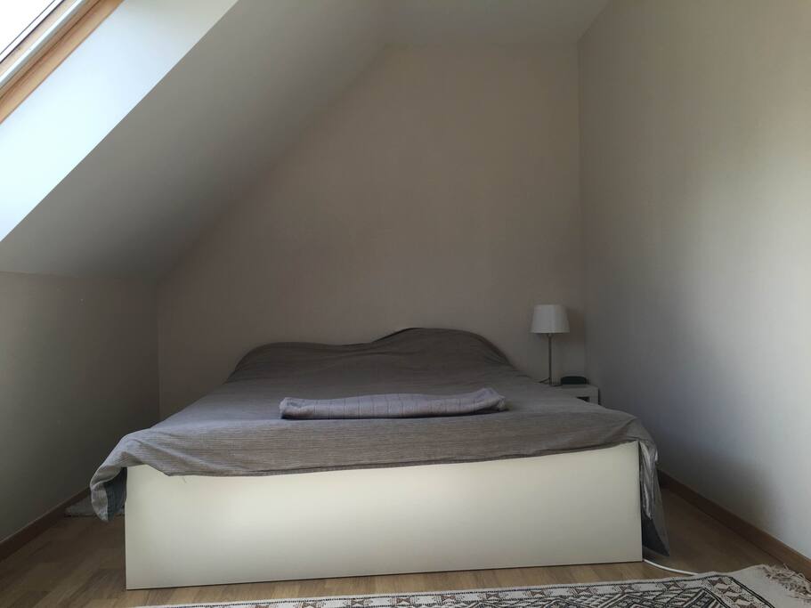 Première chambre avec lit double coté jardin