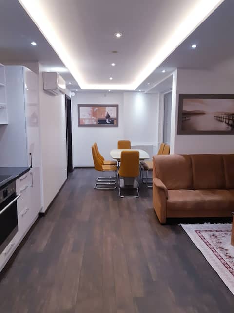 Top Airbnb: 3 Bedrooms Modern Apartment in Munich Center in Ludwigsvorstadt Kliniken