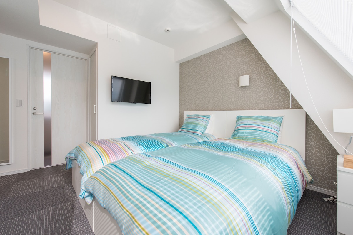 เตียงเดี่ยวที่สะดวกสบาย 2 หลัง