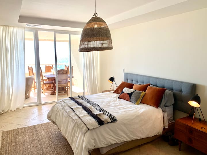 The master bedroom is very spacious with a sliding door onto the patio and an en-suite bathroom with plenty of closet space. Wake up to ocean views and the sound of crashing waves in the comfortable queen sized bed decorated in  rustic beach tones.