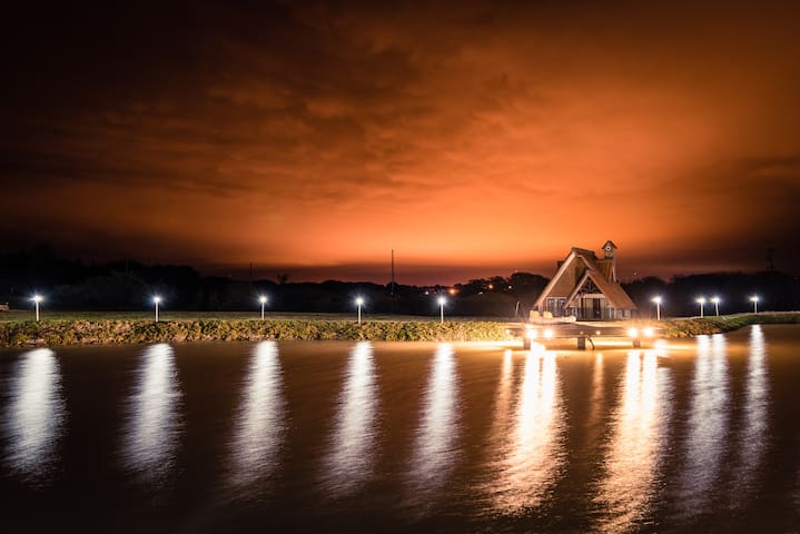 Chalets de Lujo, con Laguna Navegable.
