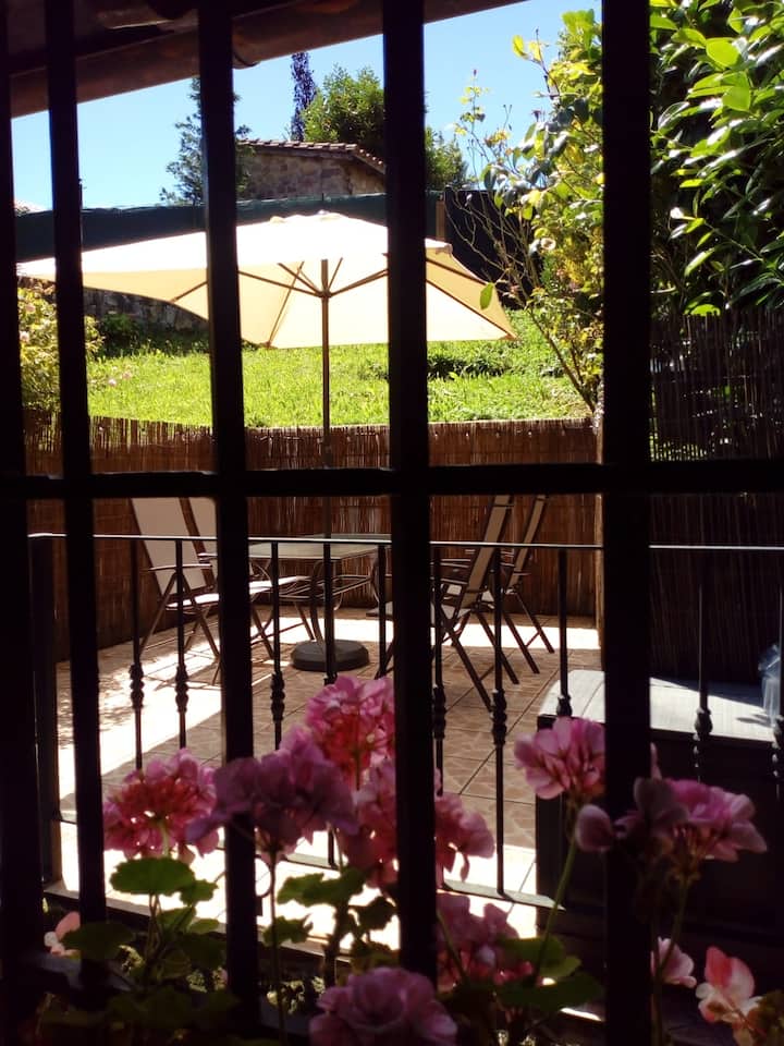 Tarracë dhe kopsht privat, me pamje nga mali 