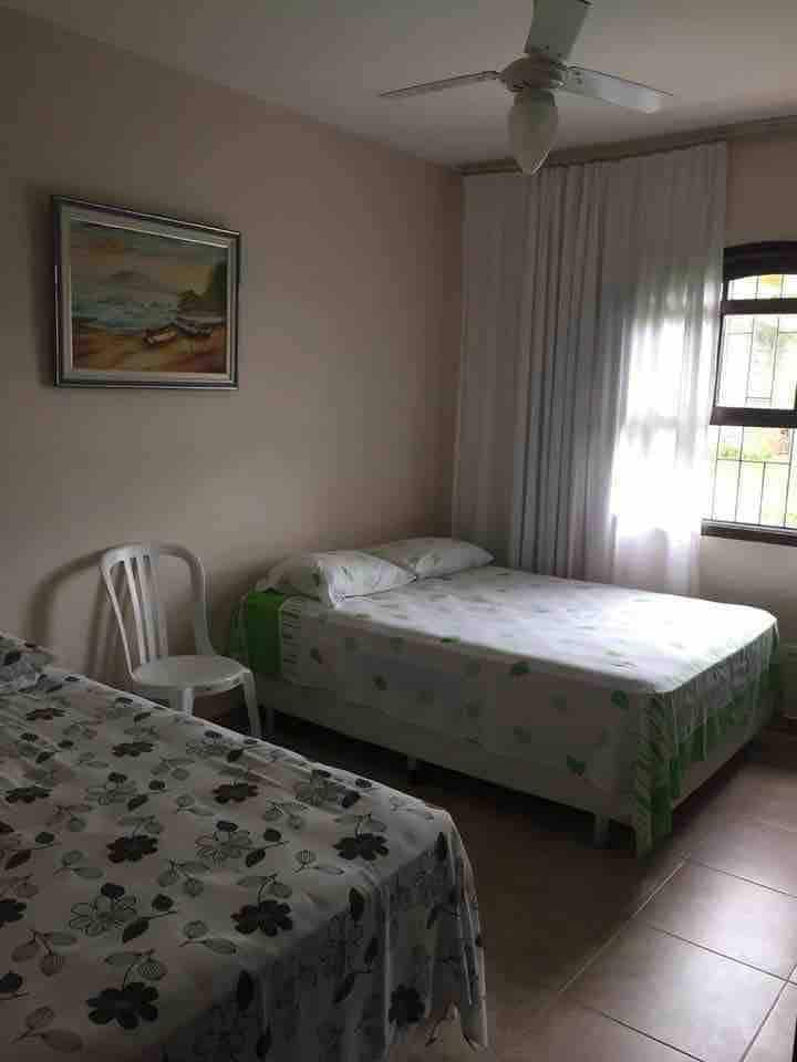 Dhomë në një nga shtëpitë kryesore me dy krevate dopio