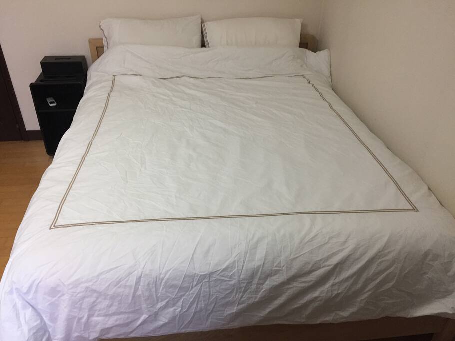 Queen size bed that can accommodate two people