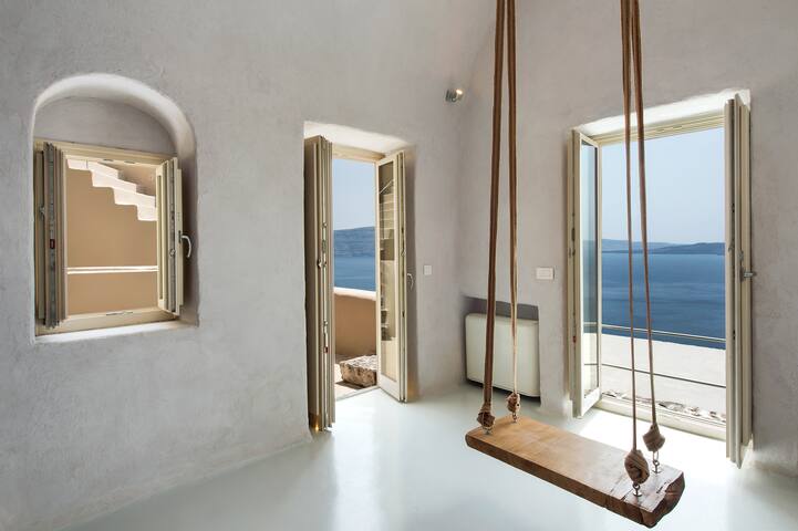 Ammos Oia Mansion gallery image 2