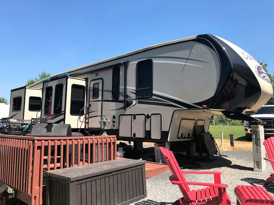 2016 Sandpiper 5th Wheel on KY Lake.