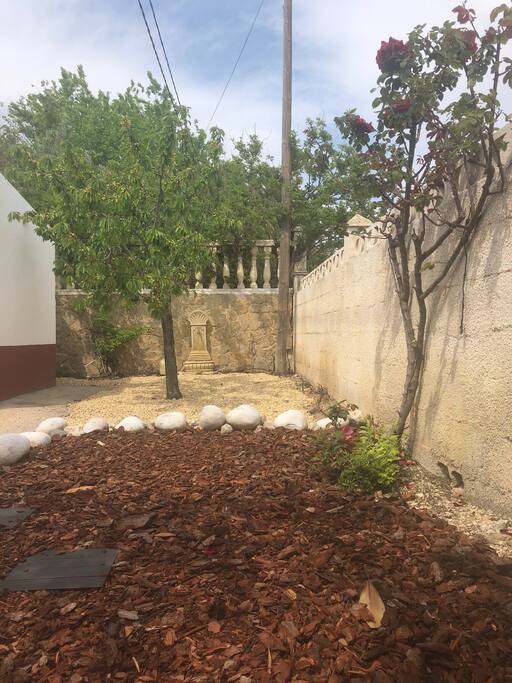 Private guest garden
