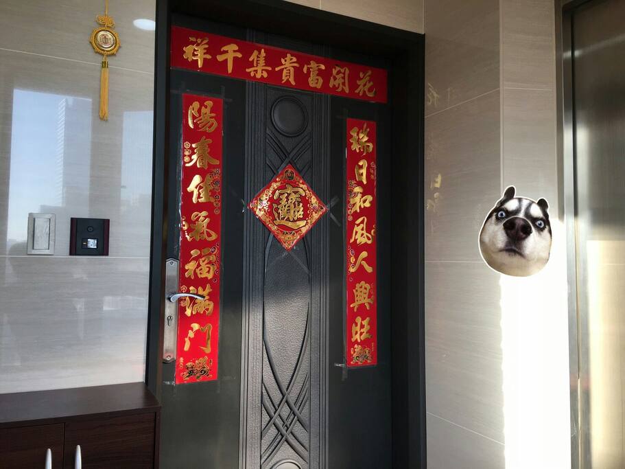 門前 front door of apartment