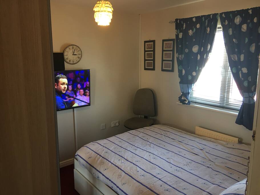 Ensuite Room with 49 inch (4k UHD) TV