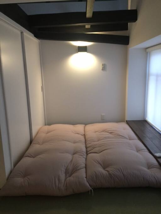 Room1「White Cube」please set the futon, japanese style bed.