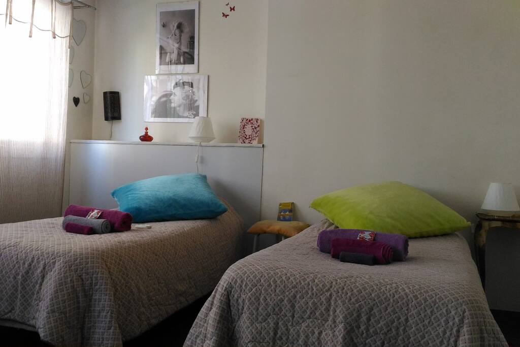 Chambre (2) de
20 M2 avec 2 lits de 90X200