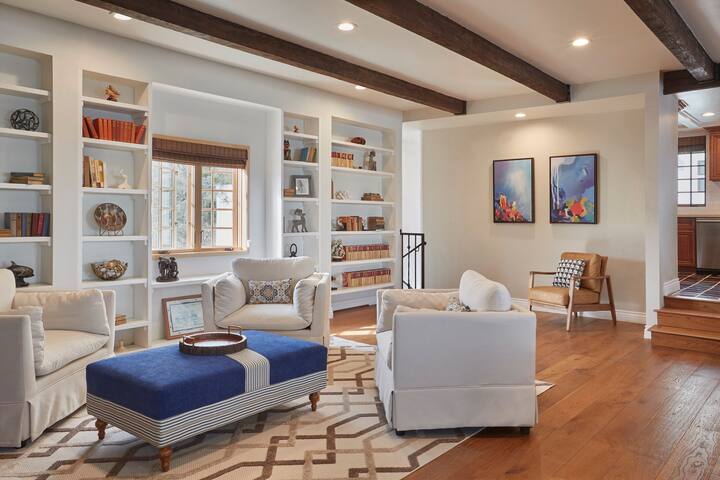 Penthouse Atop of Avalon with Panoramic View gallery image 2