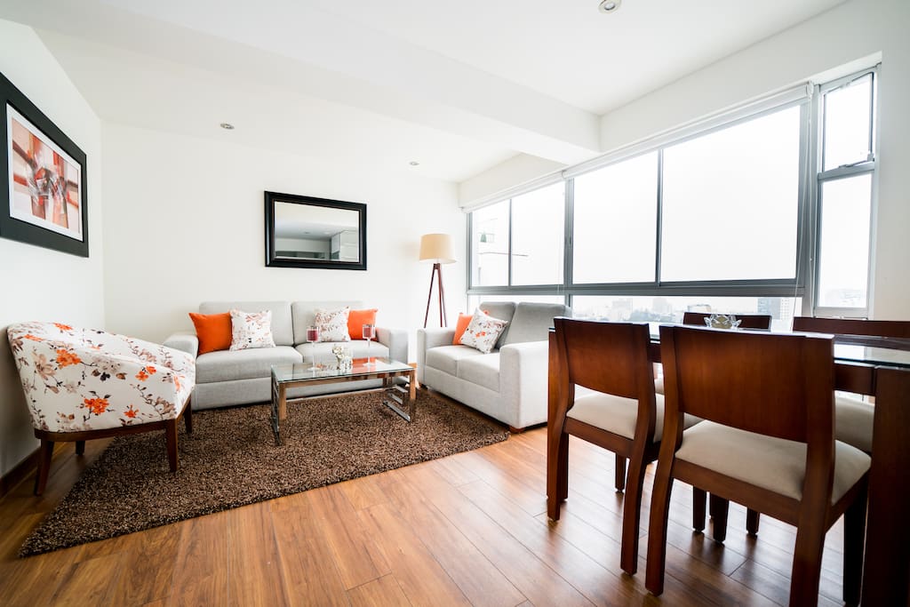 1er Piso: Sala Comedor /
1st Floor: Dining Room