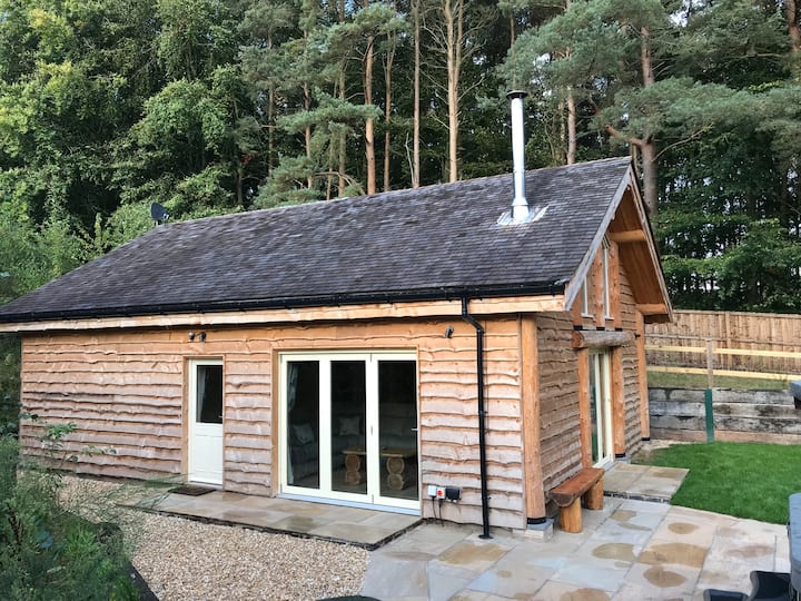 Loxley's Lodge Sherwood Forest getaway Cabins for Rent in