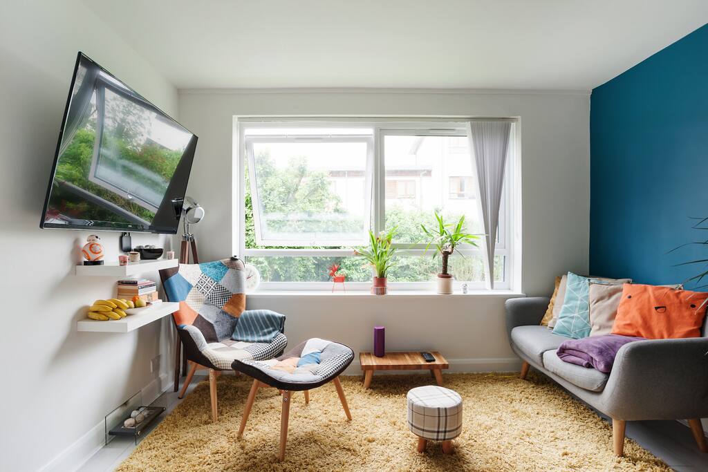 This stylish 2 bedroom apartment has everything you need...