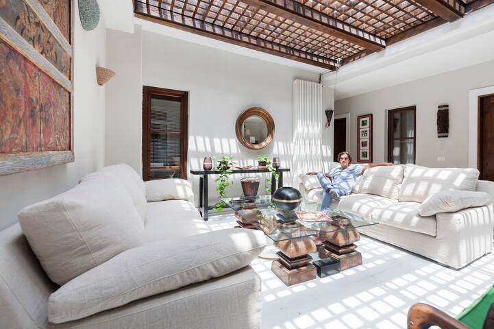 Coliseum Luxury Home Garden gallery image 5