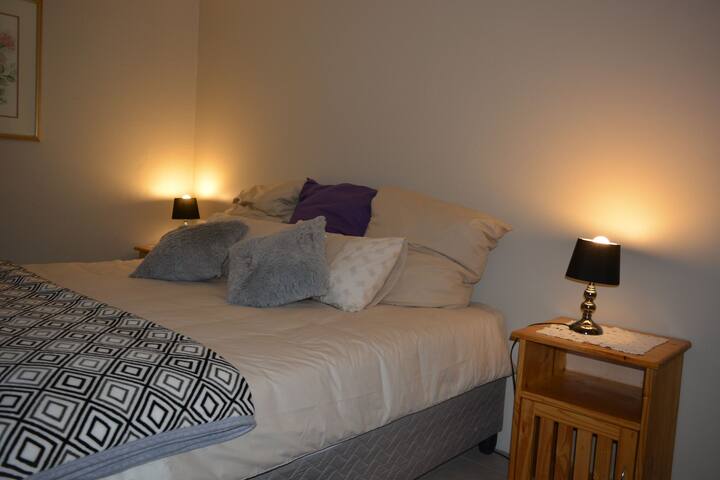 Dostatok miesta na balenie s krásnymi pohodlnými posteľami a skvelým výhľadom.