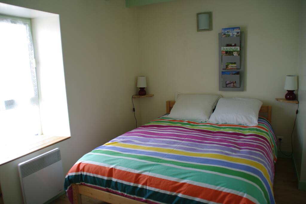 Chambre. Lit 140x190.