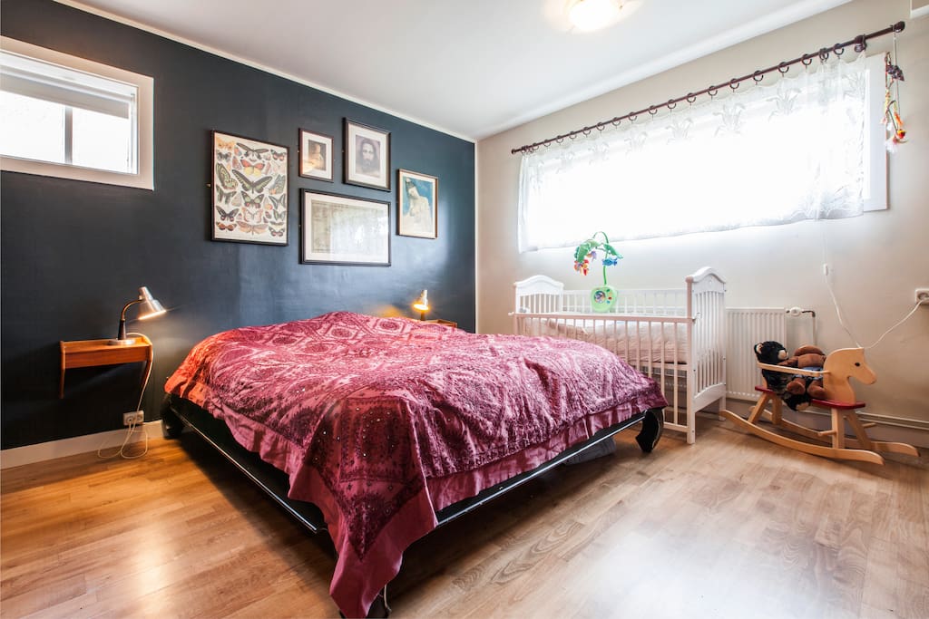 Master bedroom with 160cm wide bed and two baby beds.