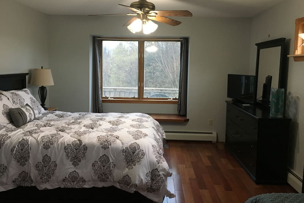 Queen Bedroom