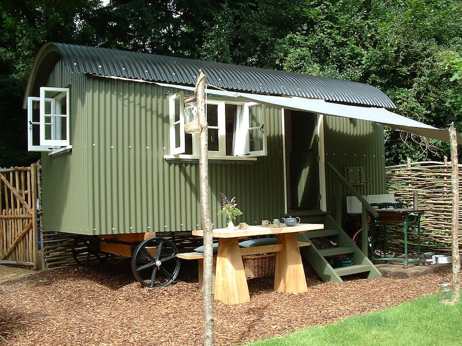 Sit by your hut for breakfast