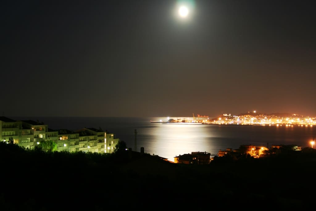 La luna piena vista da casa