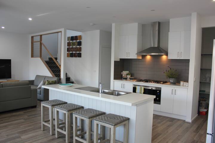 Torquay By The Sea gallery image 4