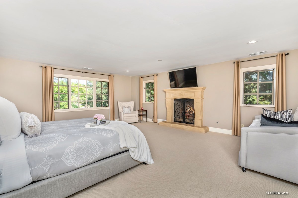 Second Level: Bedroom#2, CA King Bed, fireplace,  Smart TV includes Hulu w/ Live TV, ESPN+ & Disney.  Twin daybed with twin pull out (bedroom sleeps 4 total)