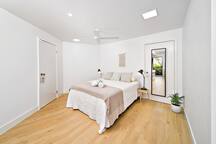 Studio 59 - bright, airy, central Byron Bay.
