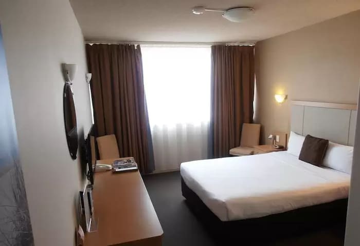 Standard Queen Room 1