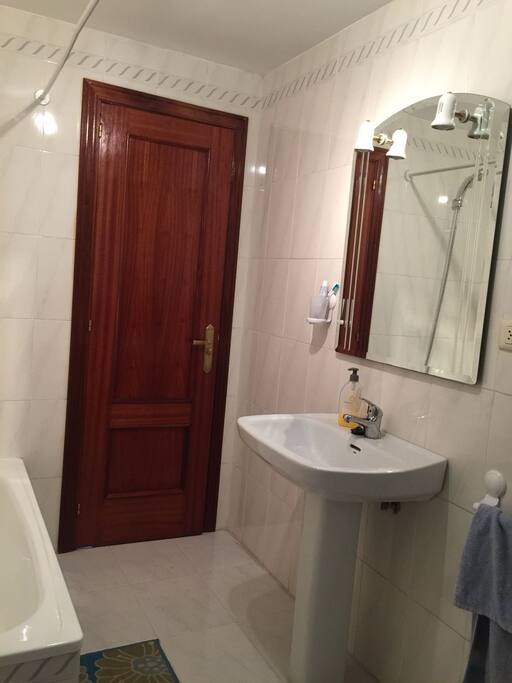 Baño con bañera