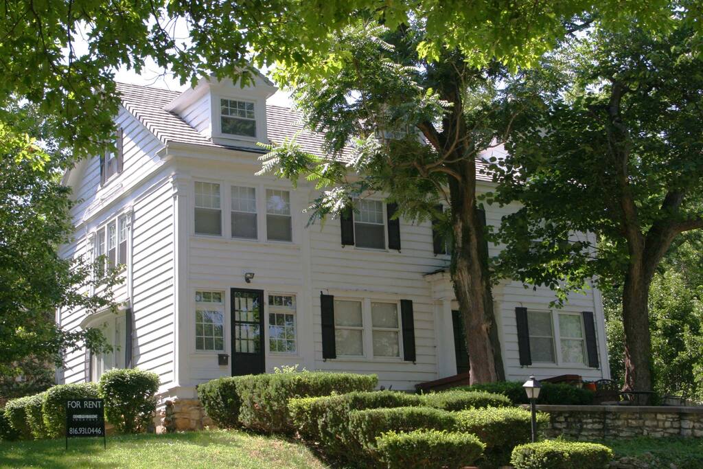2nd FLOOR PRIVATE ENTRANCE 1928 COLONIAL