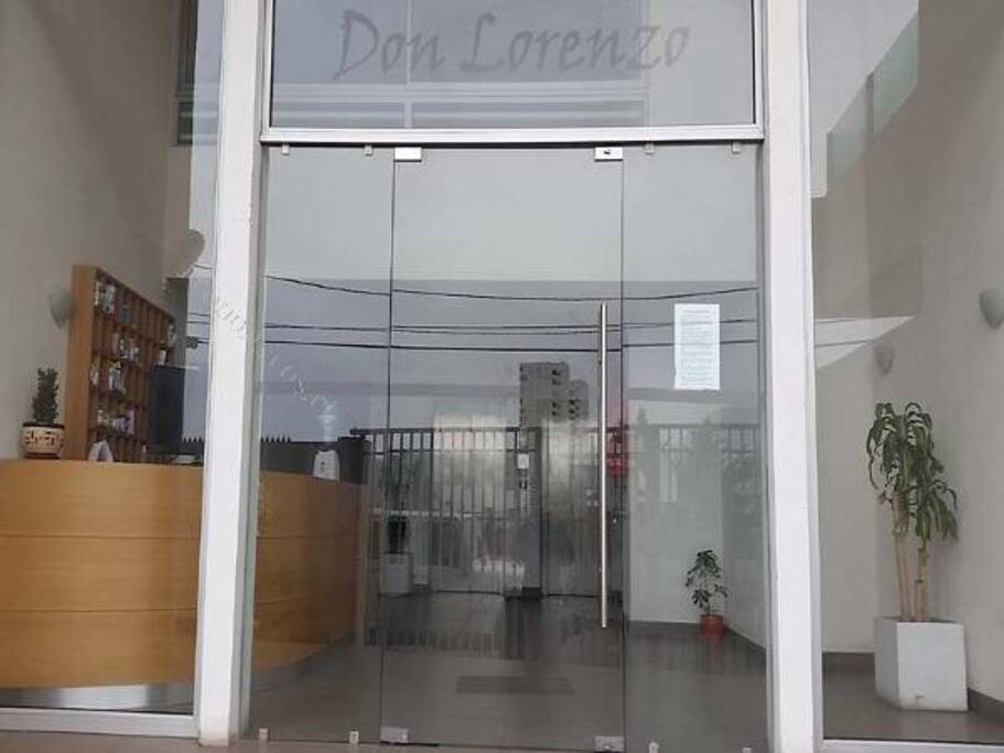 Acceso controlado al Edificio Don Lorenzo