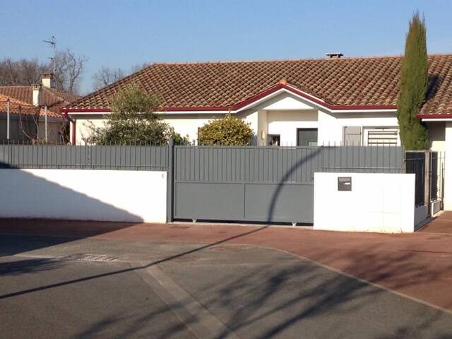 villa jardin piscine, stade et tram bordeaux gallery image 4