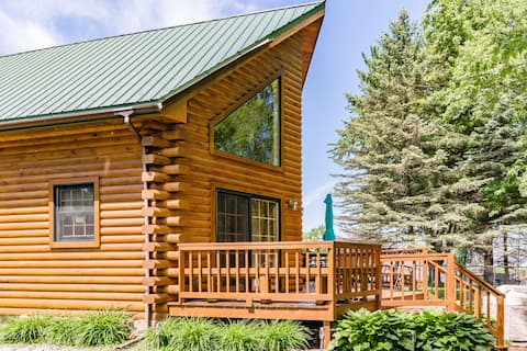 Evergreen Lodge, Waterfront Log Cabin, Wolf River