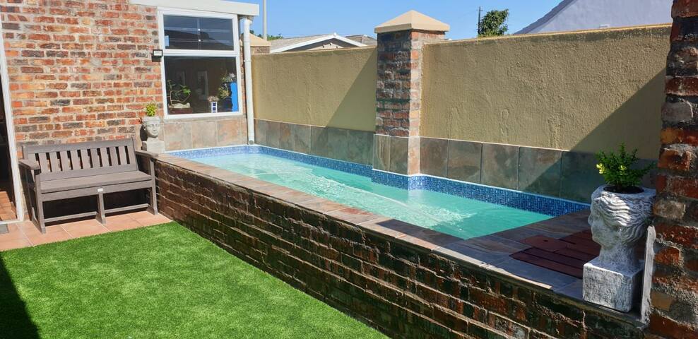 Luxury home with splash pool 700 m from main beach gallery image 5