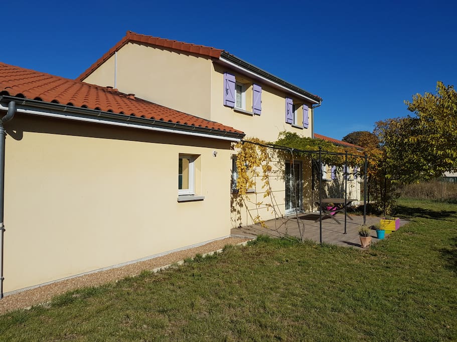 L'arrière de la maison avec terrasse
