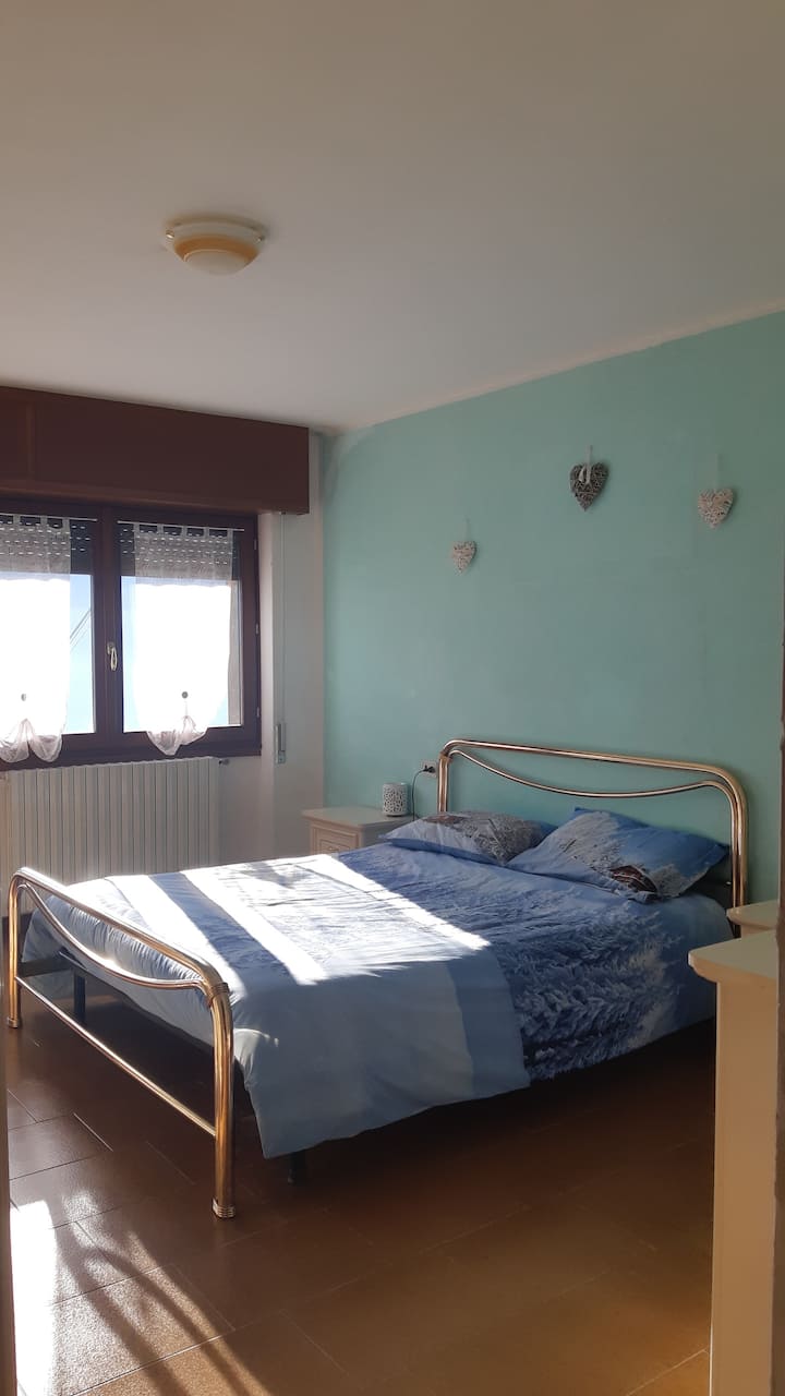 Doppelzimmer mit Deckenventilator