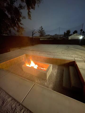 Ultimate Getaway! Pool, Basketball, FirePit & More gallery image 5