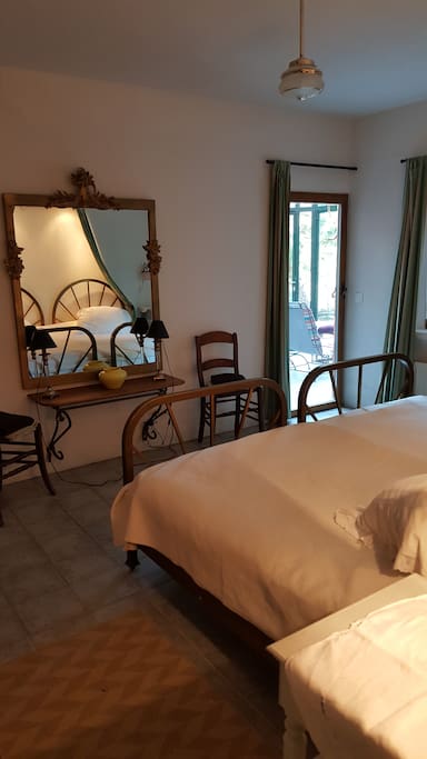 Bedroom - Twin beds