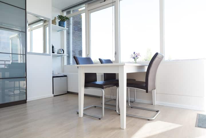 Great private room near beaches/A'dam/ Airport!