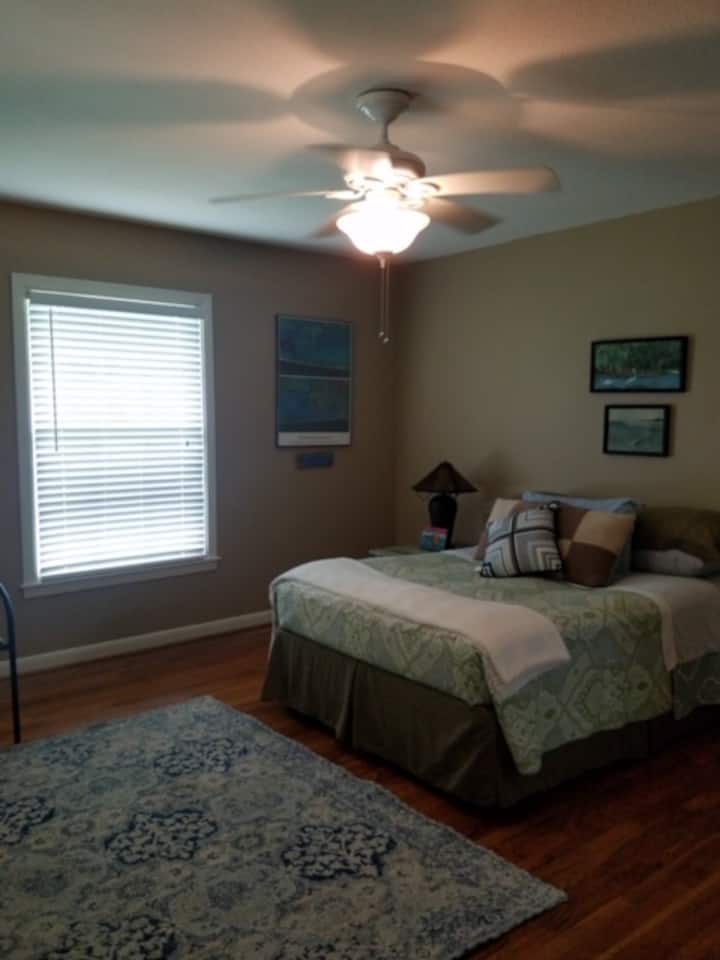 3号卧室设有独立入口，可通往门廊。  