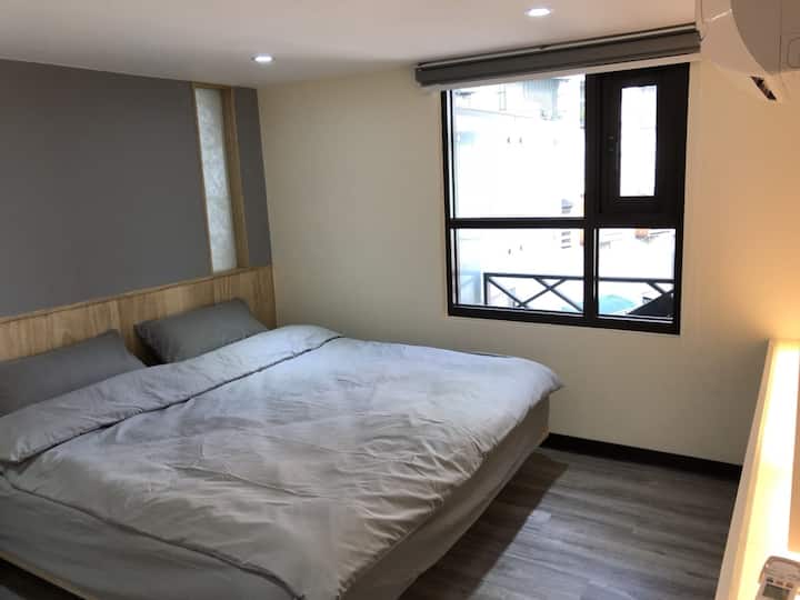 主臥室自然光線 Luz natural en el dormitorio principal 