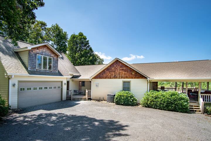 Little Bear Long-Term & Vacation Rentals managed Airbnb listing 3
