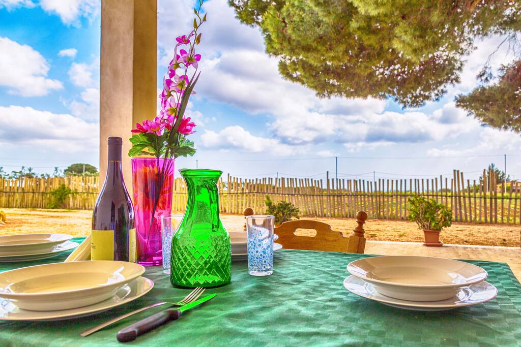 Veranda esterna per piacevoli pranzi e cene.