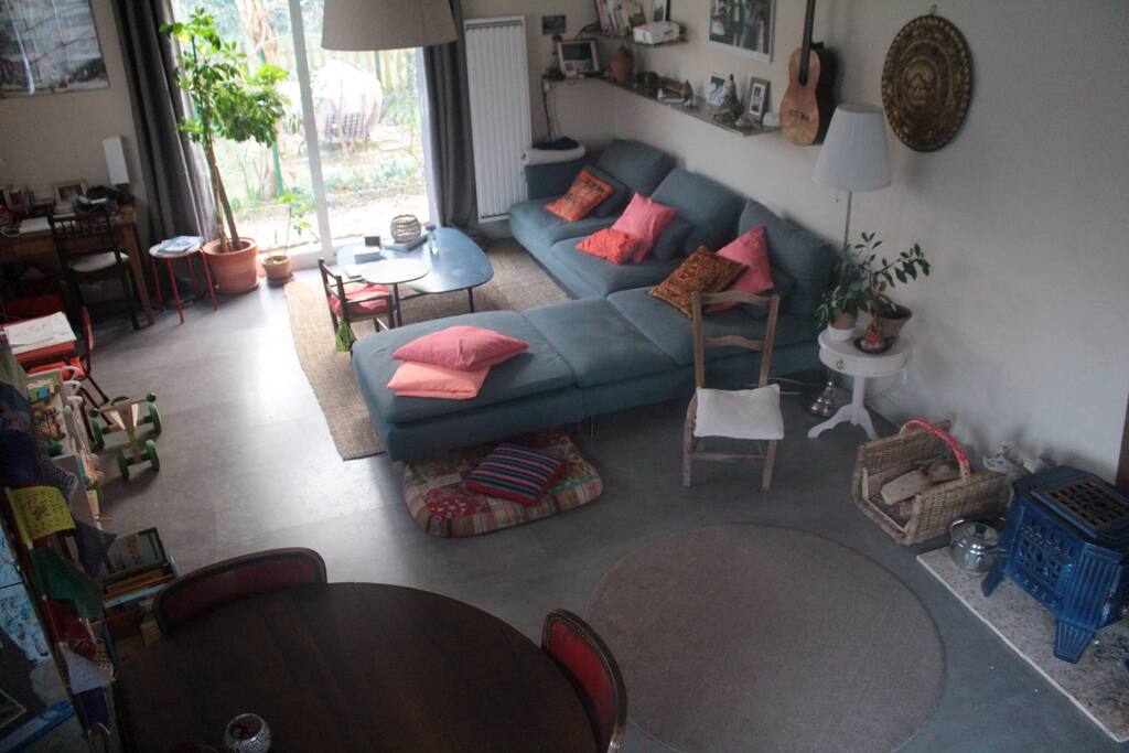 Salon avec baie vitrée sur pergola