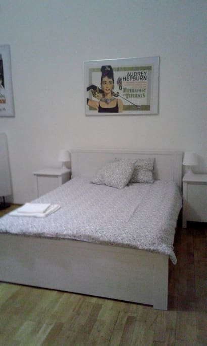 Bed/Living room