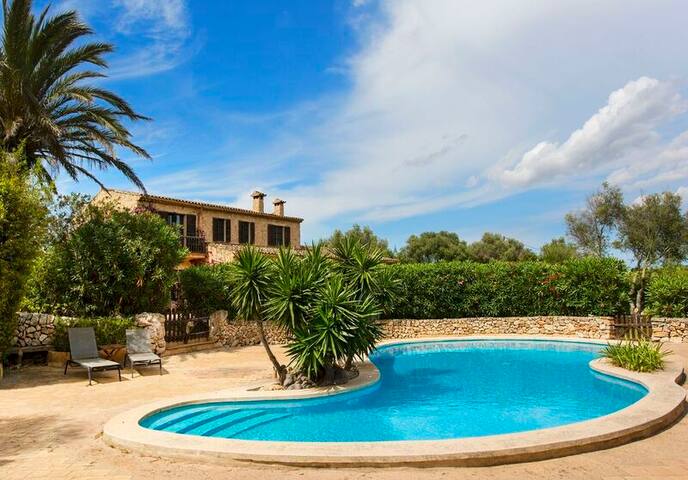 Finca Son Carrio, 5 bedroom villa with fenced pool gallery image 4