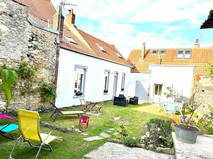 The house of happiness is 1 kilometer from the beach
