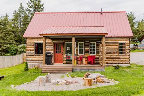 Fun Family Cabin 10 min to Glacier w/ hot tub